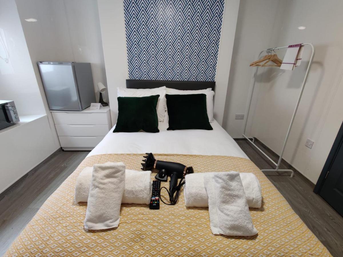 Stop At The Osterley! Apartment *
