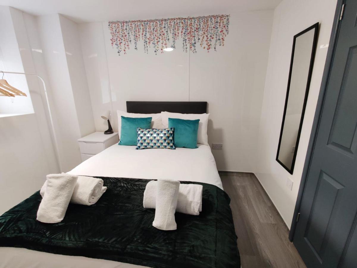 Stop At The Osterley! Apartment *