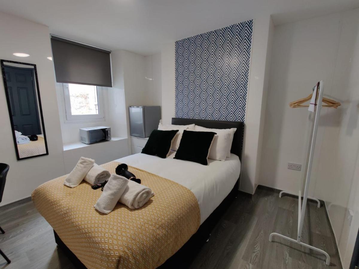 Stop At The Osterley! Apartment