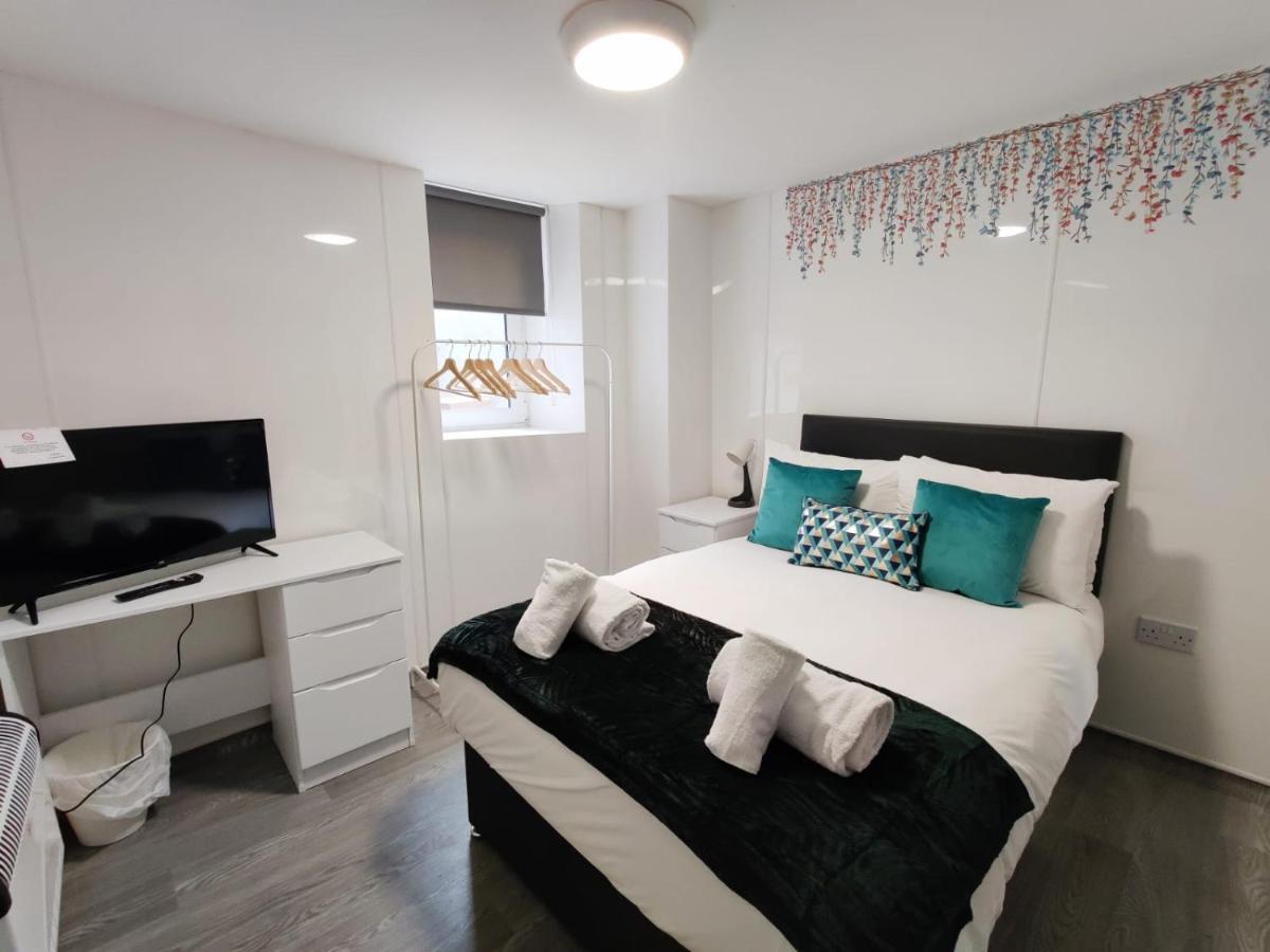 Stop At The Osterley! Apartment