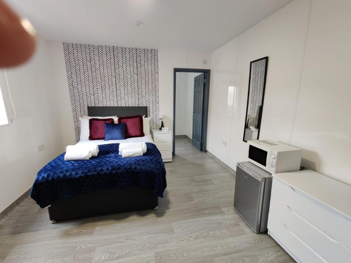 Stop At The Osterley! Apartment