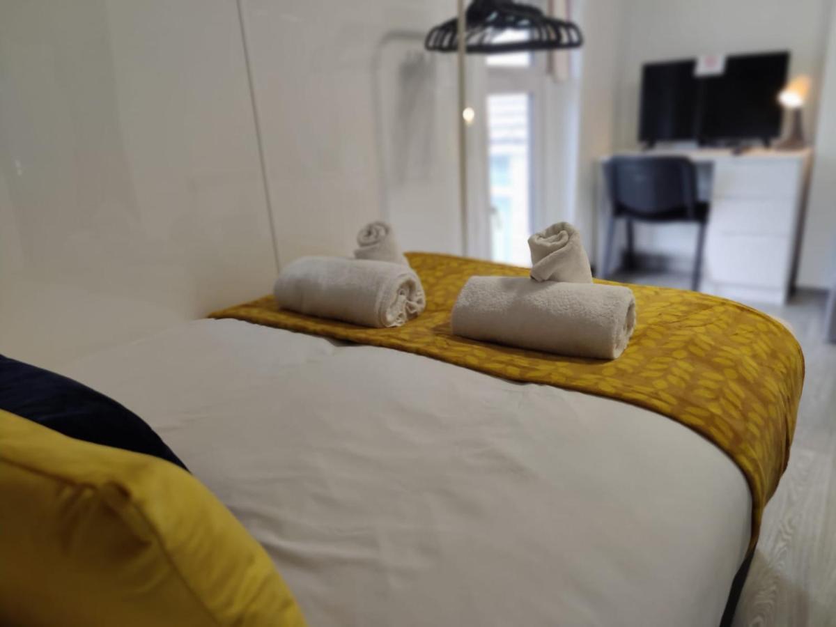 Stop At The Osterley! Apartment *