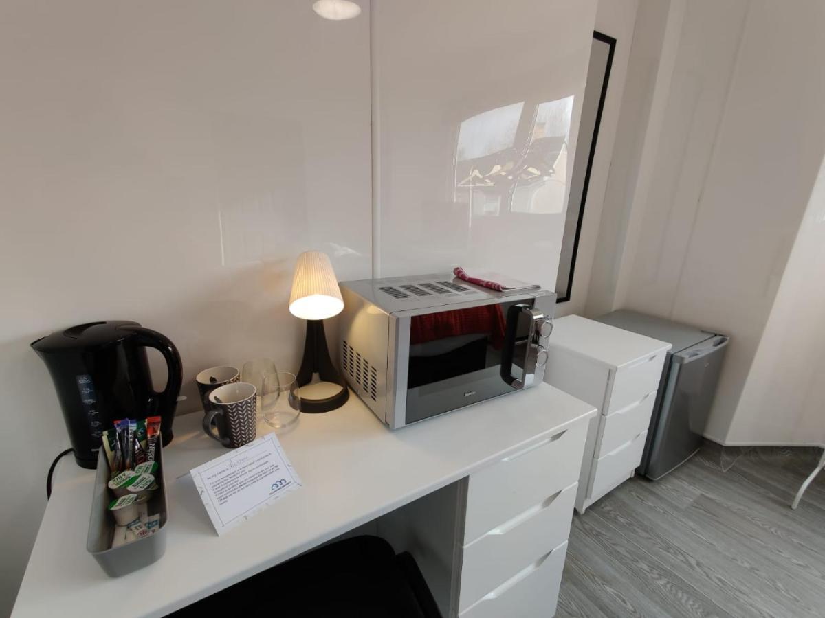 Stop At The Osterley! Apartment